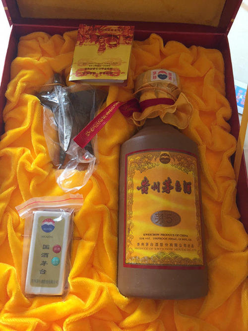 15年茅臺(tái)酒瓶子回收參考價(jià)在多少錢一套一覽