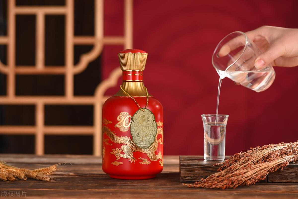 劍南春46度濃香型白酒價(jià)格_劍南春濃香型白酒多少錢一箱_濃香型白酒劍南春