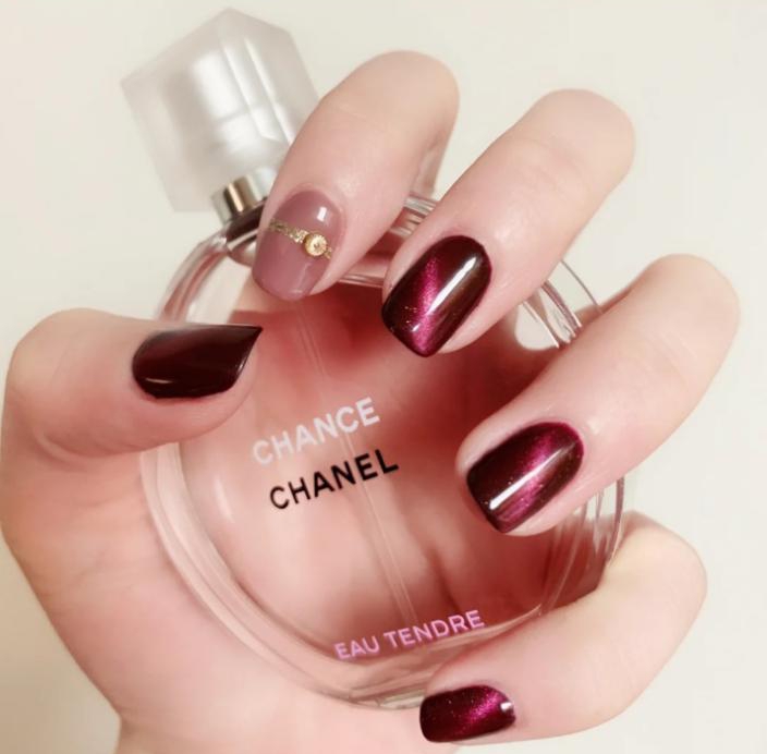 美甲酒紅色_酒紅色美甲款式_美甲酒紅色怎么調出來的