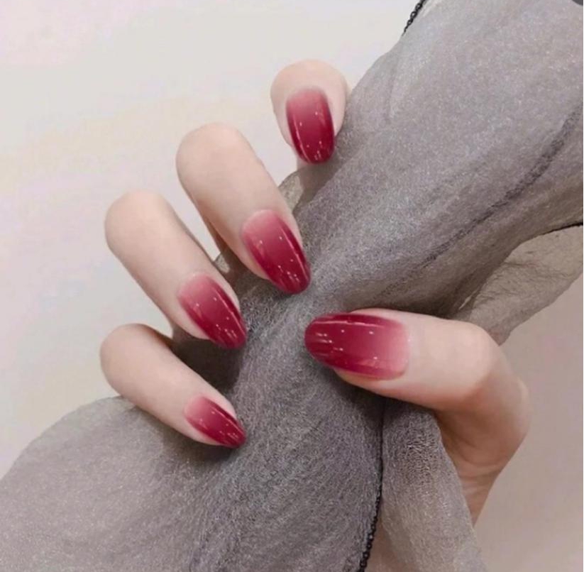 美甲酒紅色_酒紅色美甲款式_美甲酒紅色怎么調出來的